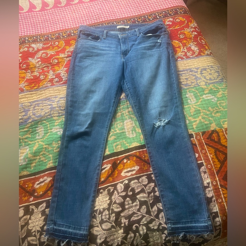 Levi’s women’s 711 skinny jeans, size 32 medium wash